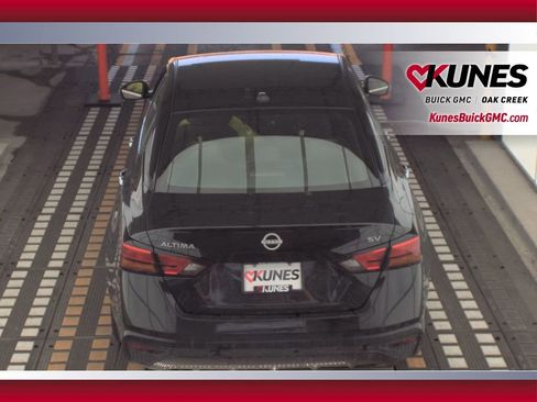 Used 2024 Nissan Altima 2.5 SV image 6