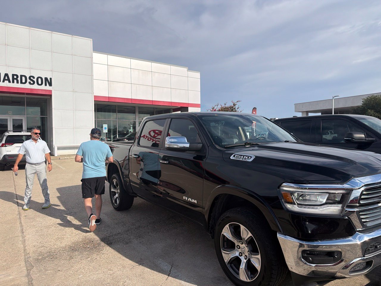 Used 2019 RAM 1500 Laramie RWD image 3