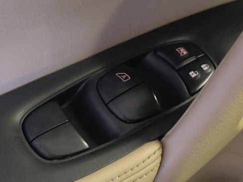 Used 2017 Nissan Rogue SL w/ SL Premium Package image 27