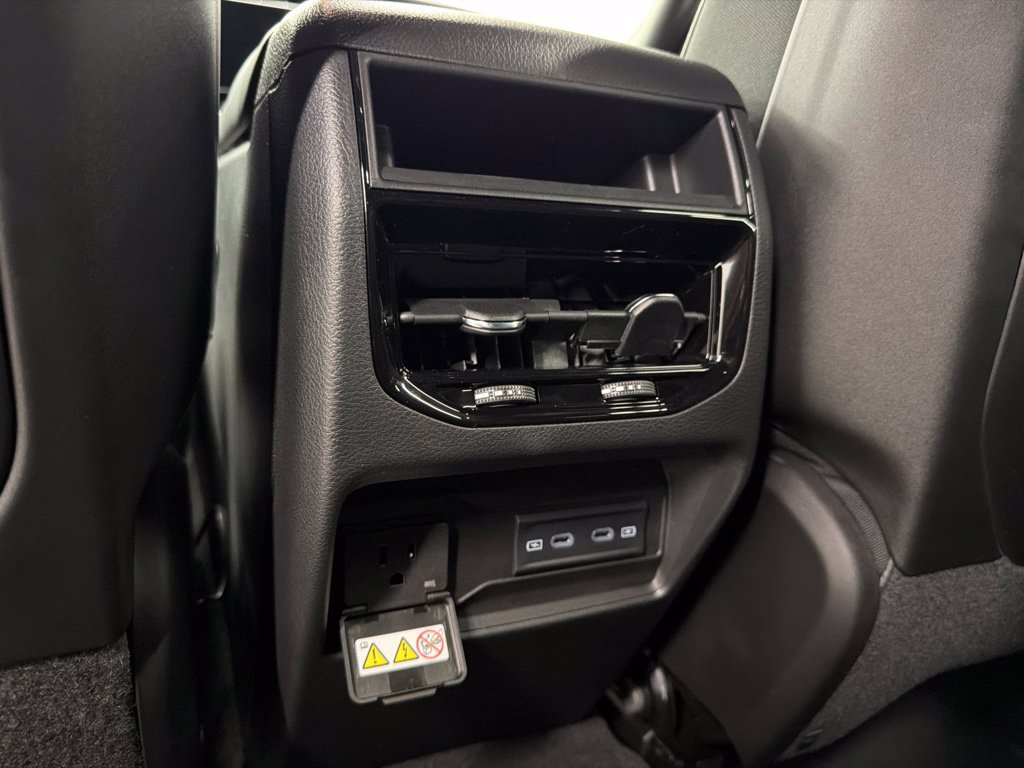 New 2027 Jeep Grand Cherokee Altitude RWD image 11