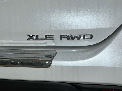 New 2026 Toyota Highlander XLE image 7