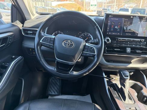 Used 2022 Toyota Highlander Limited image 14
