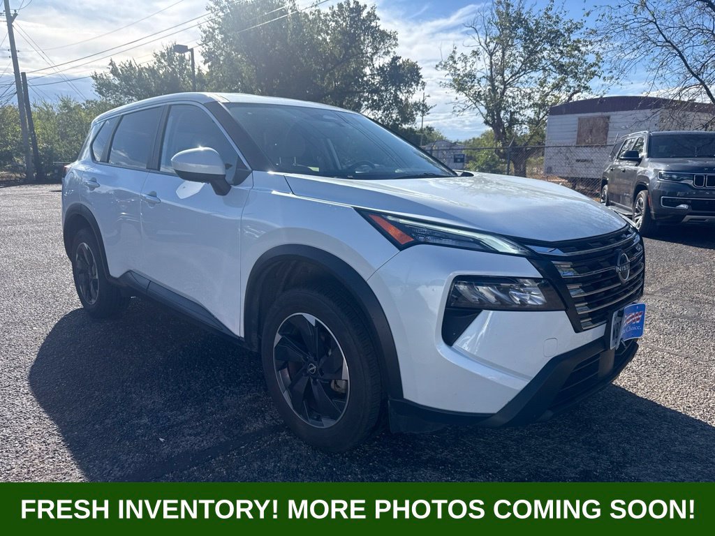 Used 2025 Nissan Rogue SV FWD image 1