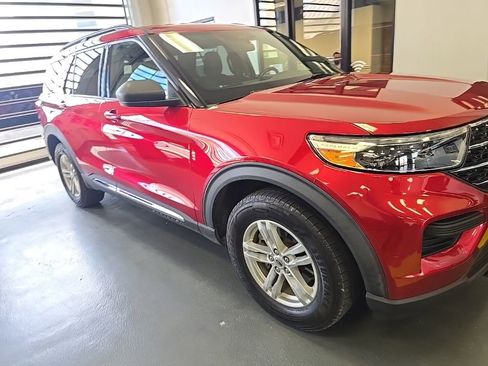 Used 2020 Ford Explorer XLT w/ Comfort Package image 4