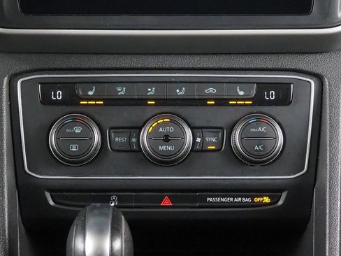 Used 2021 Volkswagen Atlas SE w/ Technology Package w/ Panoramic Sunroof Package image 23