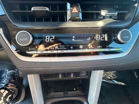 Certified 2025 Toyota Corolla Cross XLE image 37