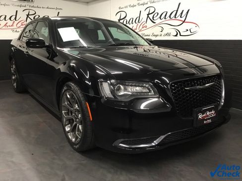 Used 2018 Chrysler 300 Touring w/ Sport Appearance Package image 3