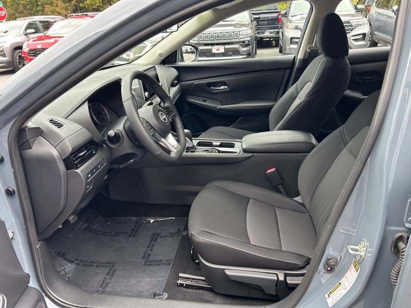 Used 2025 Nissan Sentra SV w/ All-Weather Package FWD image 18