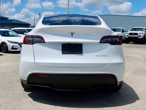 Used 2021 Tesla Model Y Long Range AWD/4WD image 3