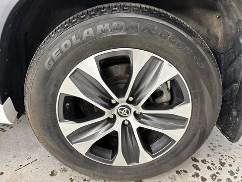 Used 2022 Toyota Highlander XLE AWD/4WD image 30