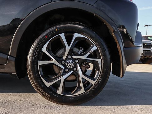 Used 2020 Toyota C-HR XLE FWD image 10