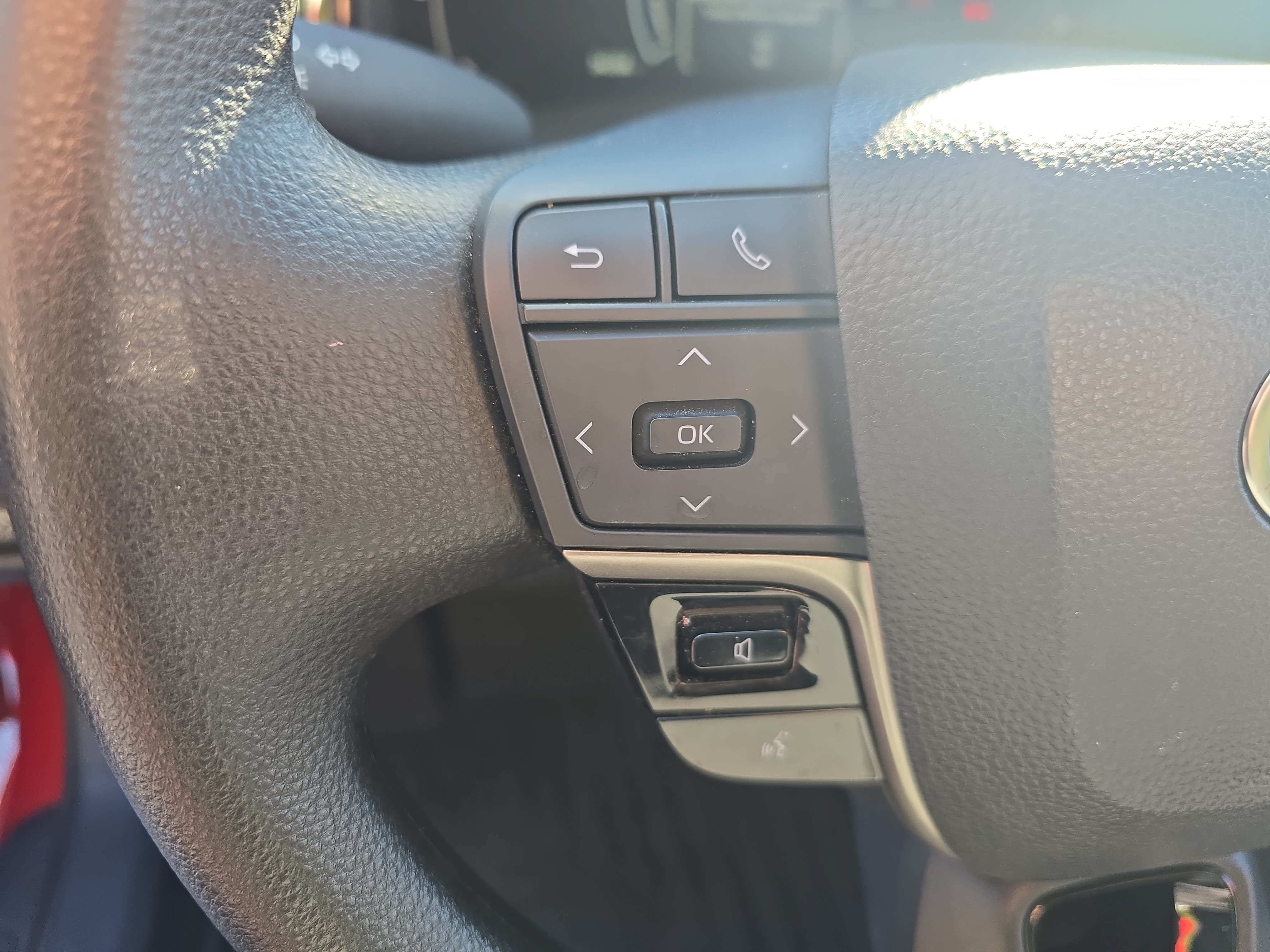 Used 2025 Toyota Camry LE w/ Convenience Package FWD image 16