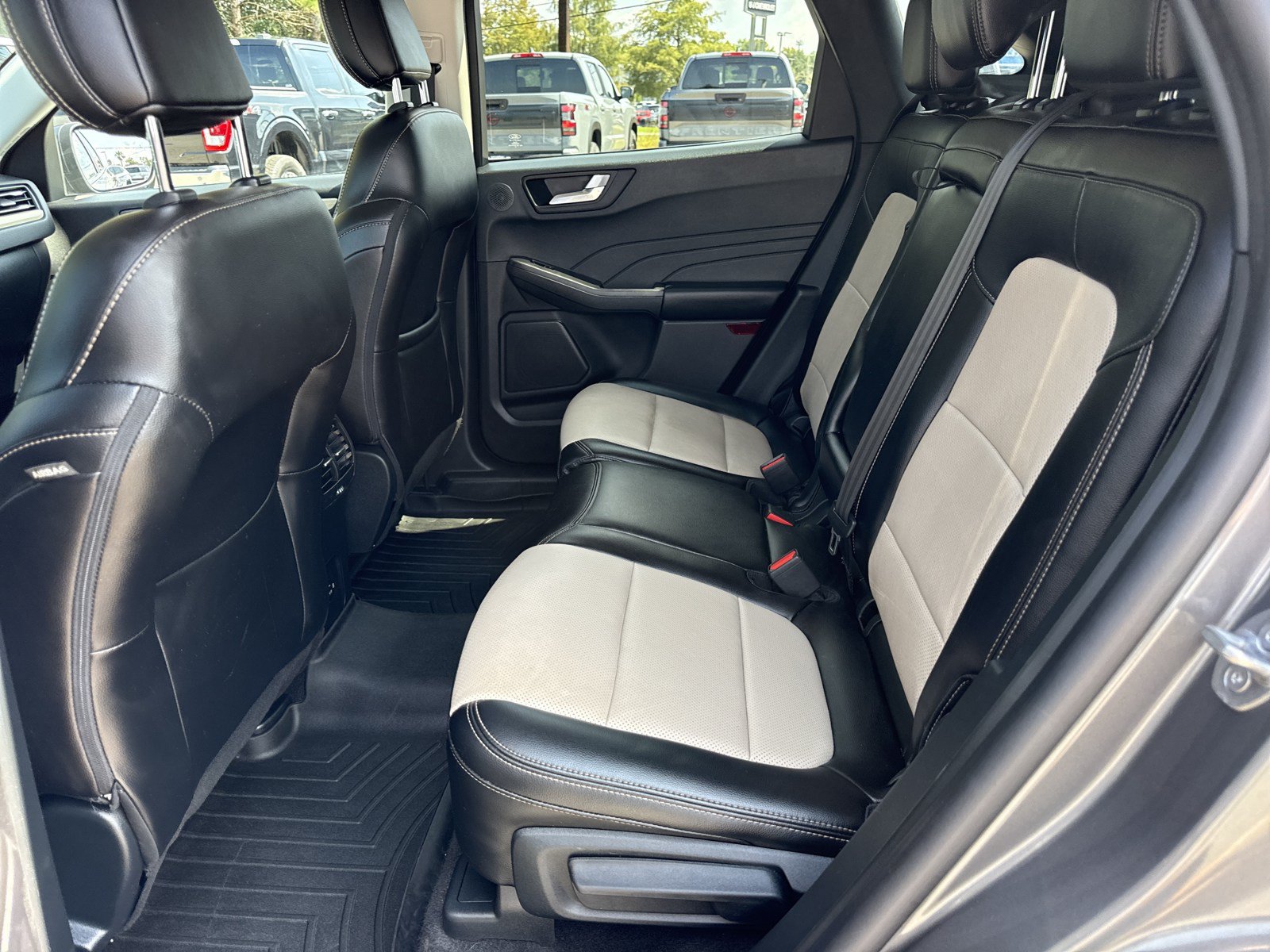 Used 2021 Ford Escape Titanium w/ Titanium Elite Package AWD/4WD image 14