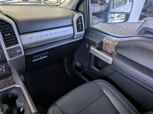 Used 2019 Ford F250 Lariat w/ Lariat Ultimate Package AWD/4WD image 19