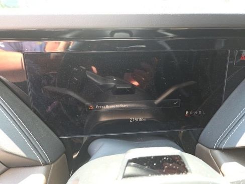 Used 2025 GMC Yukon Denali Ultimate AWD/4WD image 8