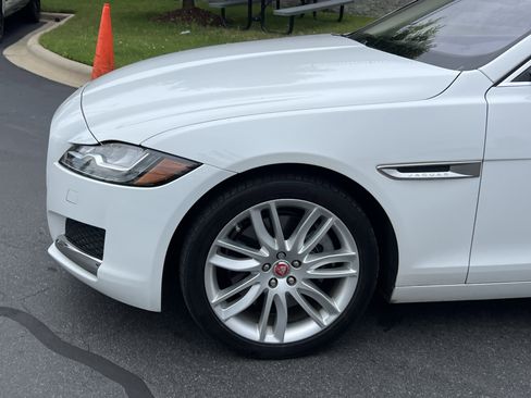 Used 2017 Jaguar XF Prestige RWD image 12