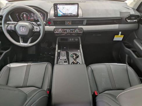 Certified 2025 Honda Pilot Touring image 15