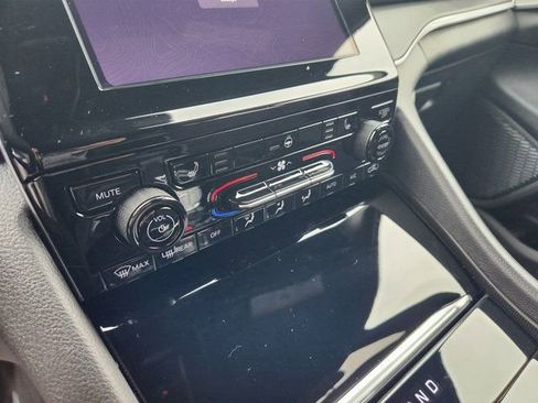 New 2025 Jeep Grand Cherokee Laredo X w/ Luxury Tech Group I AWD/4WD image 16