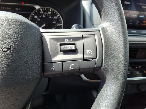 Used 2025 Nissan Rogue S image 15