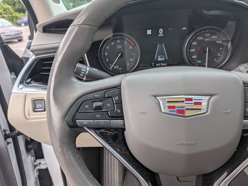 Used 2021 Cadillac XT6 Premium Luxury FWD image 12