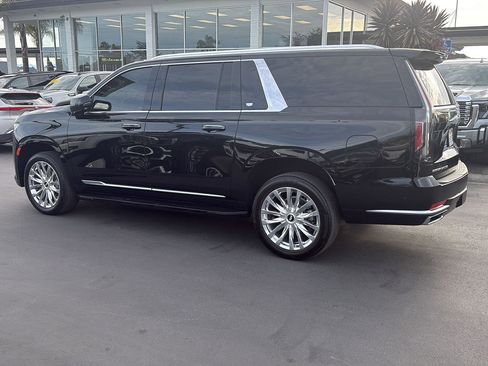 Used 2023 Cadillac Escalade ESV Premium Luxury image 7