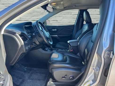 Used 2019 Jeep Cherokee Limited image 11