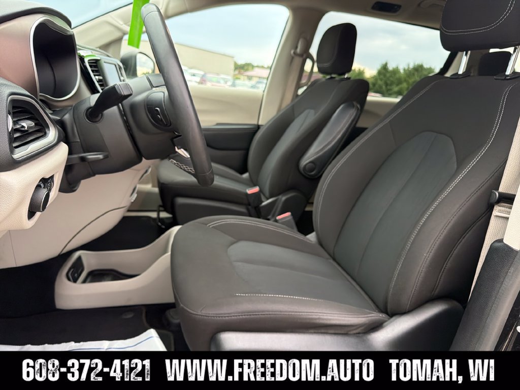 Used 2023 Chrysler Voyager LX FWD image 24