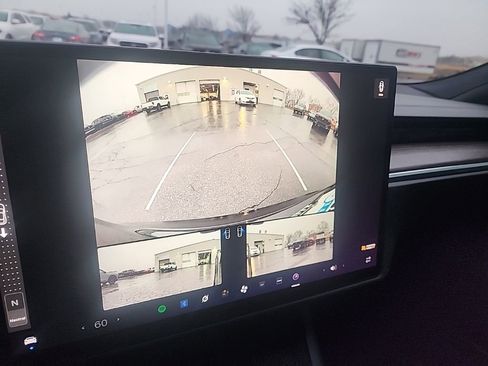 Used 2022 Tesla Model S image 16