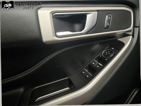 Used 2022 Ford Explorer XLT AWD/4WD image 9