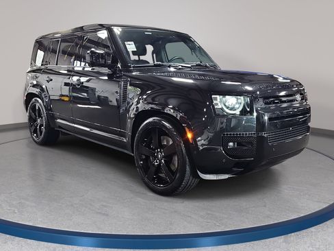 Used 2025 Land Rover Defender 110 V8 AWD/4WD image 3