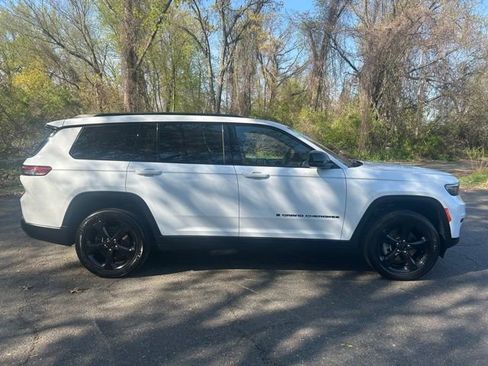 Used 2023 Jeep Grand Cherokee L Laredo AWD/4WD image 3