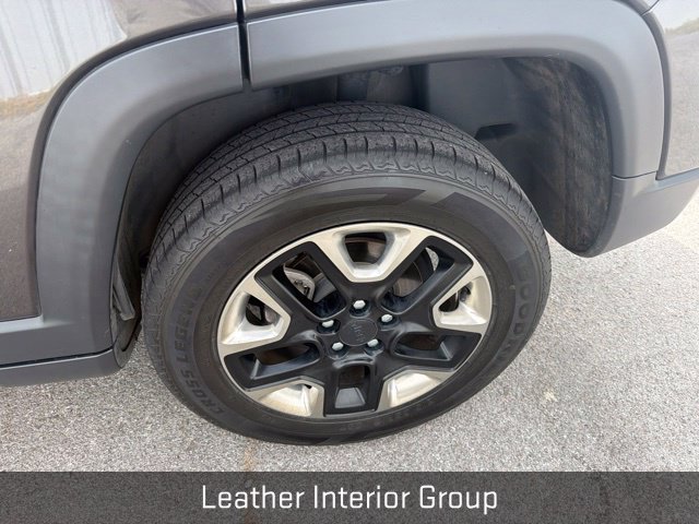 Used 2018 Jeep Compass Trailhawk w/ Leather Interior Group AWD/4WD image 3