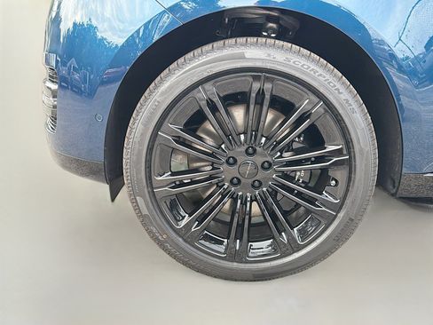 New 2026 Land Rover Range Rover Long Wheelbase SE AWD/4WD image 40