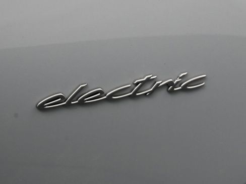 New 2026 Porsche Macan Electric RWD image 10