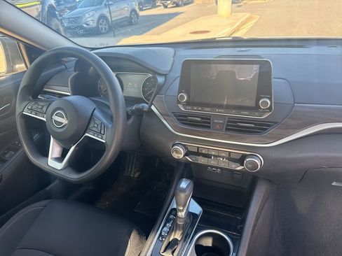 Used 2024 Nissan Altima 2.5 SV image 7