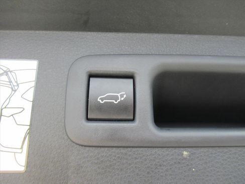 Used 2023 Toyota Highlander Limited image 36