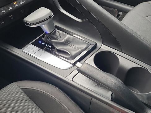 Used 2024 Hyundai Elantra SE image 20