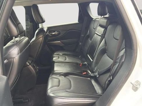 Used 2019 Jeep Cherokee Limited AWD/4WD image 12