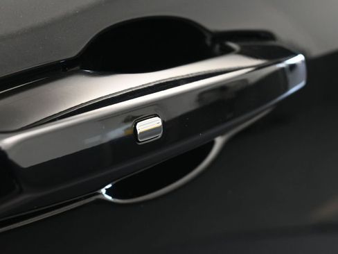 Used 2025 Chevrolet Traverse LT w/ Midnight/Sport Edition image 48