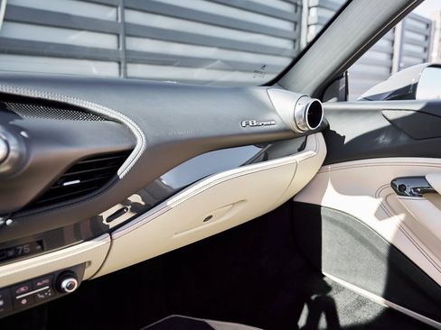 Used 2022 Ferrari F8 Tributo image 78