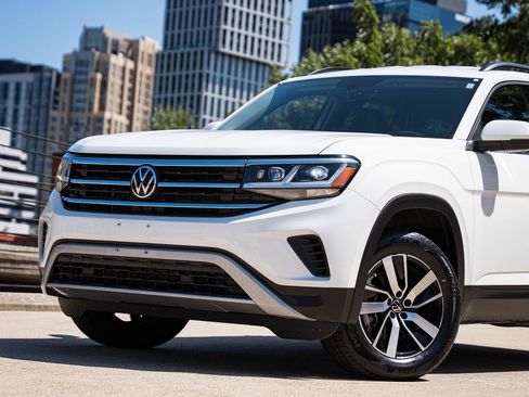 Certified 2023 Volkswagen Atlas SE AWD/4WD image 2