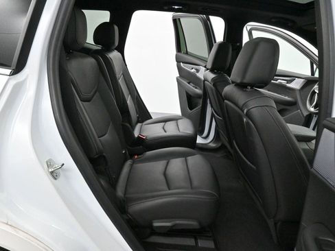 Used 2025 Cadillac XT6 Premium Luxury image 36