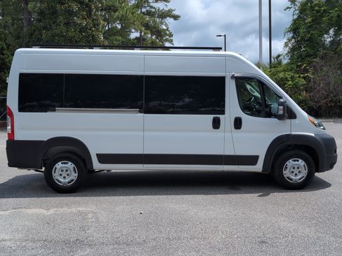 Used 2022 RAM ProMaster 2500 w/ Convenience Group FWD image 11