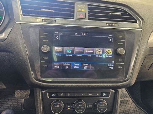 Used 2021 Volkswagen Tiguan SE w/ Panoramic Sunroof Package AWD/4WD image 15