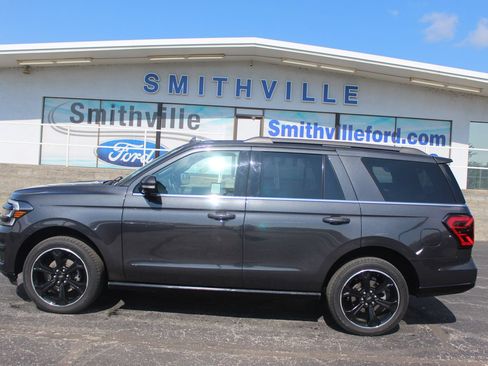 Used 2023 Ford Expedition Limited AWD/4WD image 3