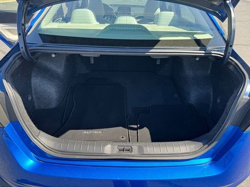Used 2025 Nissan Altima 2.5 SV FWD image 9