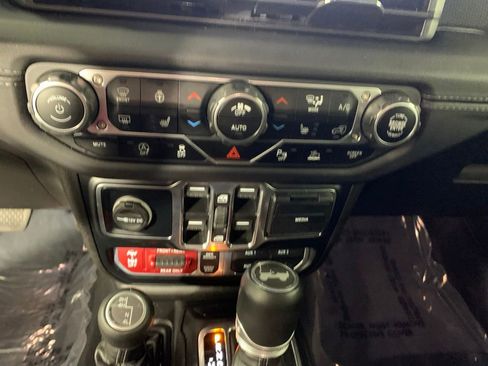 Used 2024 Jeep Wrangler Unlimited Rubicon w/ Capability Package AWD/4WD image 23