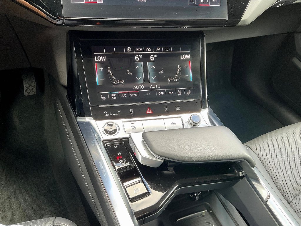 Used 2024 Audi Q8 e-tron Premium Plus w/ Premium Plus Package AWD/4WD image 17