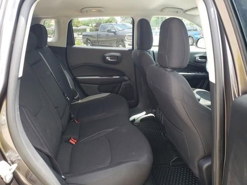 Used 2019 Jeep Compass Sport w/ Cold Weather Group AWD/4WD image 19