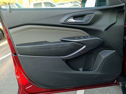 Used 2024 Chevrolet Trax ACTIV w/ Sunroof Package FWD image 16